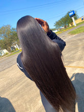 Load image into Gallery viewer, Glue-less 4x4 Closure Wig
